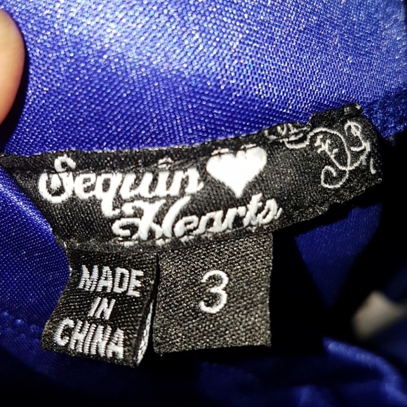 Gown - Picture 3 of 4